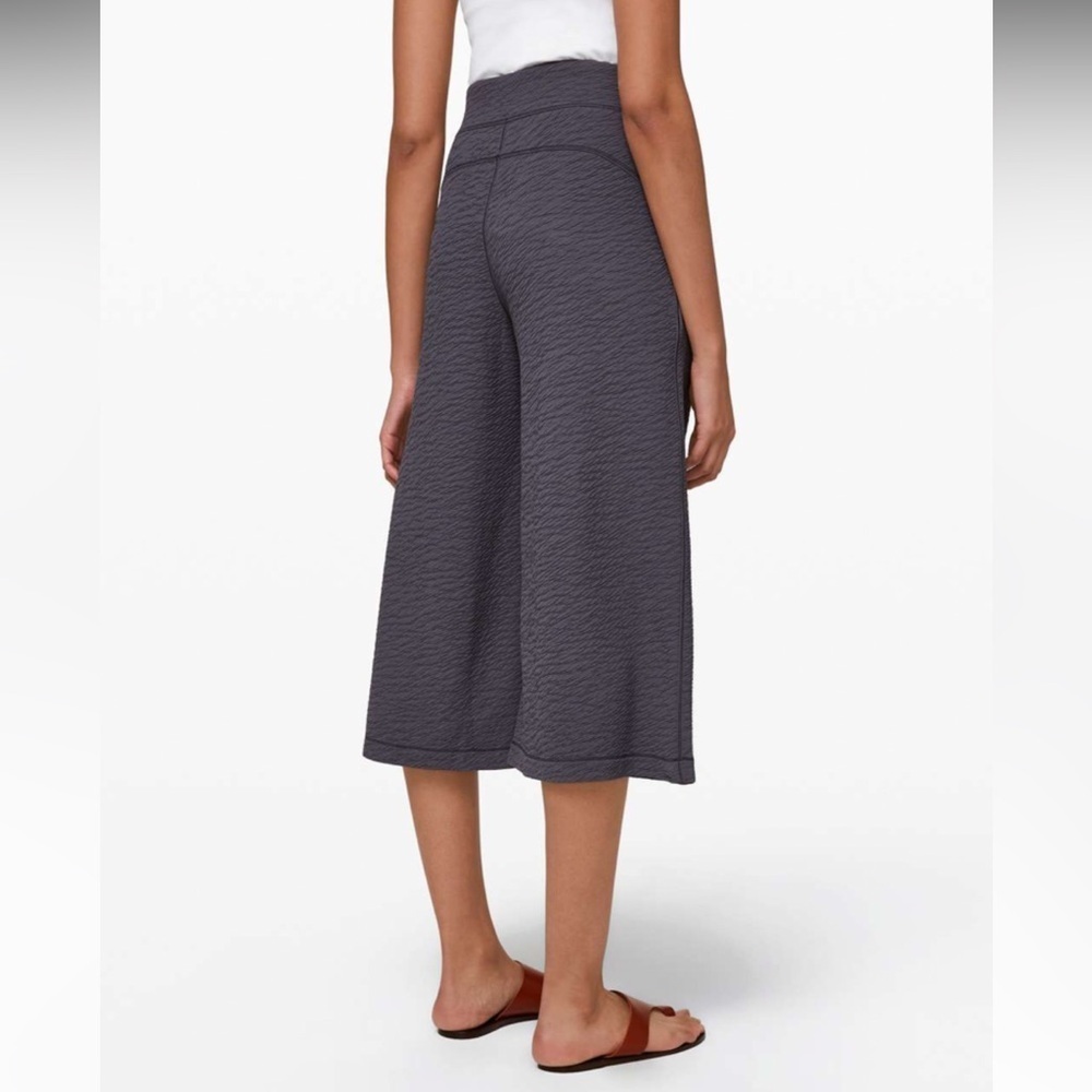 LULULEMON Can You Feel The Pleat Crop Moonwalk Size 4 - Picture 5 of 13